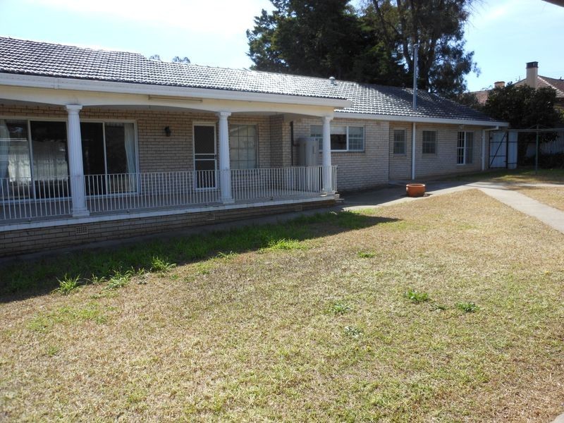 6 Edwards St, Young NSW 2594