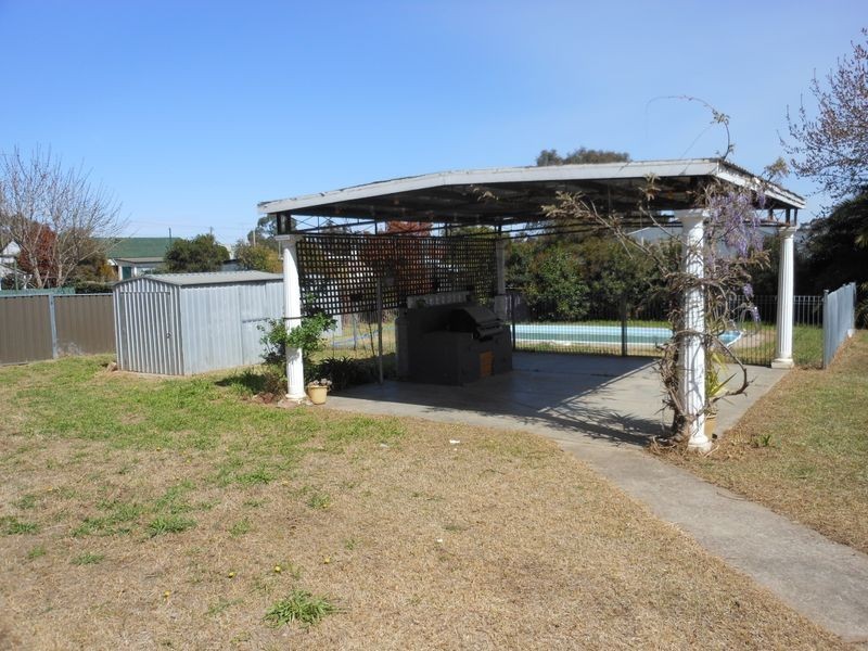 6 Edwards St, Young NSW 2594