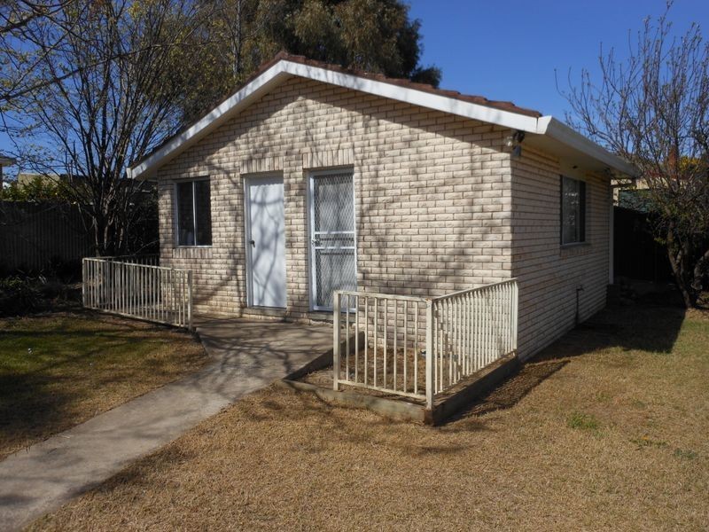 6 Edwards St, Young NSW 2594