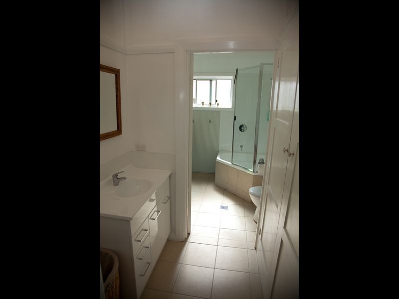 39 Binalong Street, Young NSW 2594