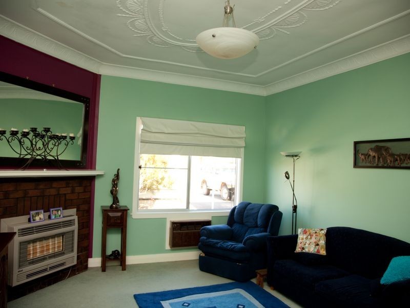 39 Binalong Street, Young NSW 2594
