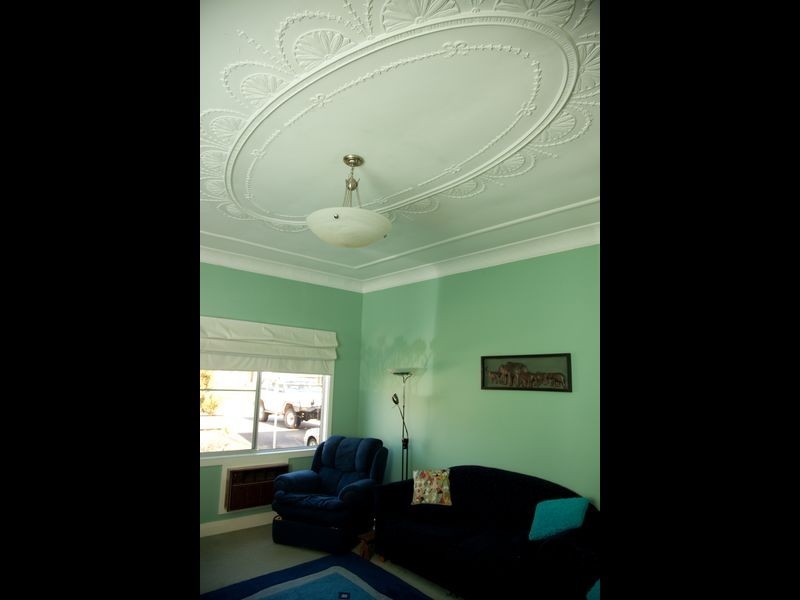 39 Binalong Street, Young NSW 2594