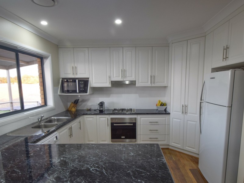 220 Boundary Road, Young NSW 2594