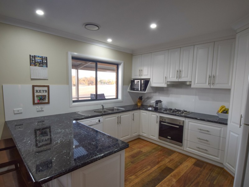 220 Boundary Road, Young NSW 2594