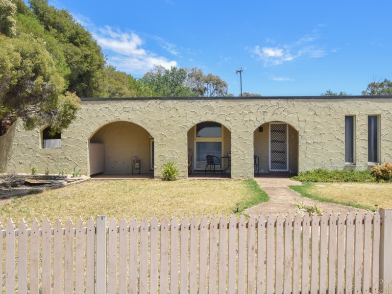 15 Willawong Street, Young NSW 2594