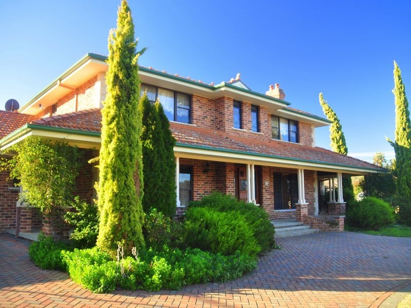 5 Nuthall Cresent, Young NSW 2594