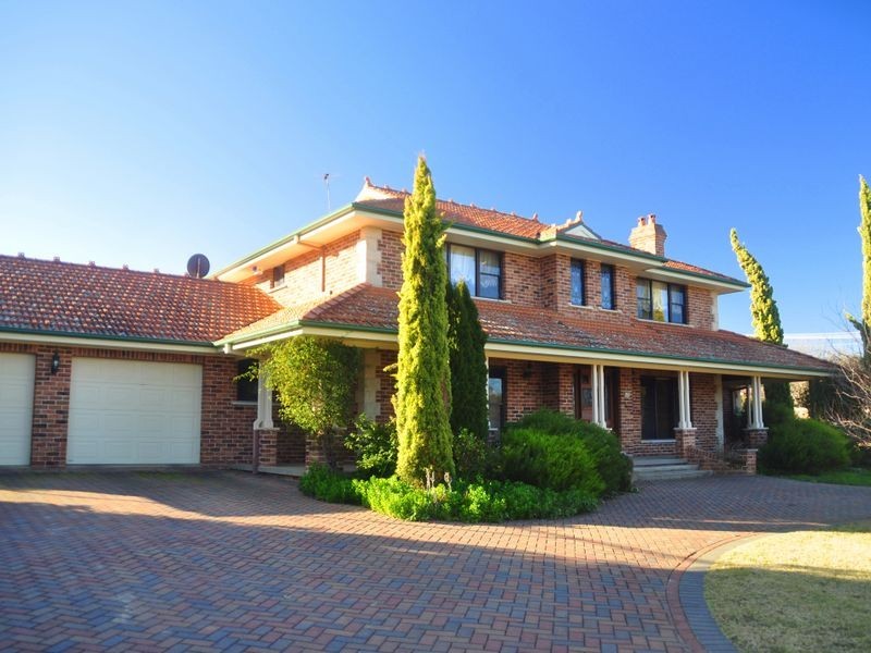 5 Nuthall Cresent, Young NSW 2594