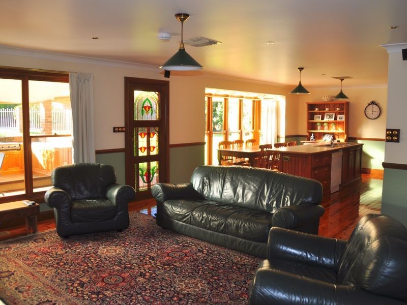 5 Nuthall Cresent, Young NSW 2594