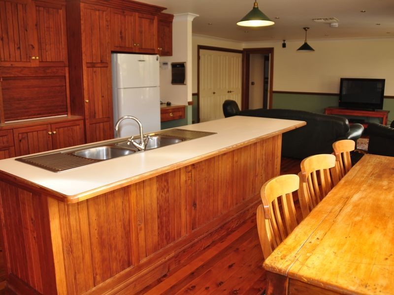 5 Nuthall Cresent, Young NSW 2594