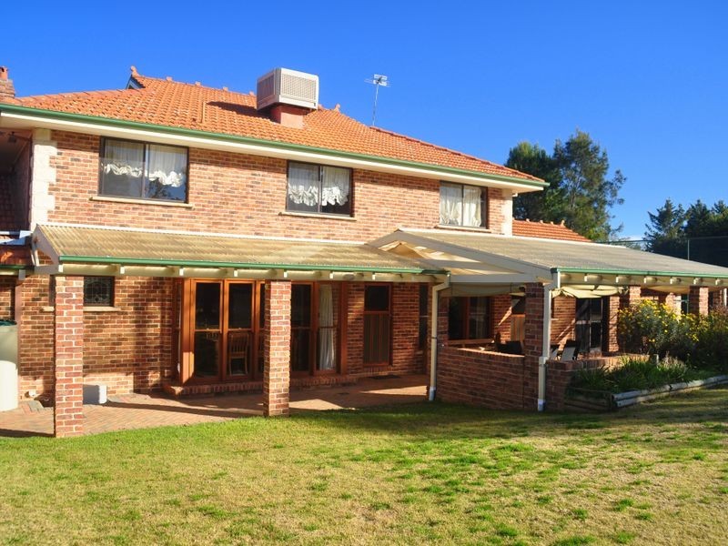 5 Nuthall Cresent, Young NSW 2594