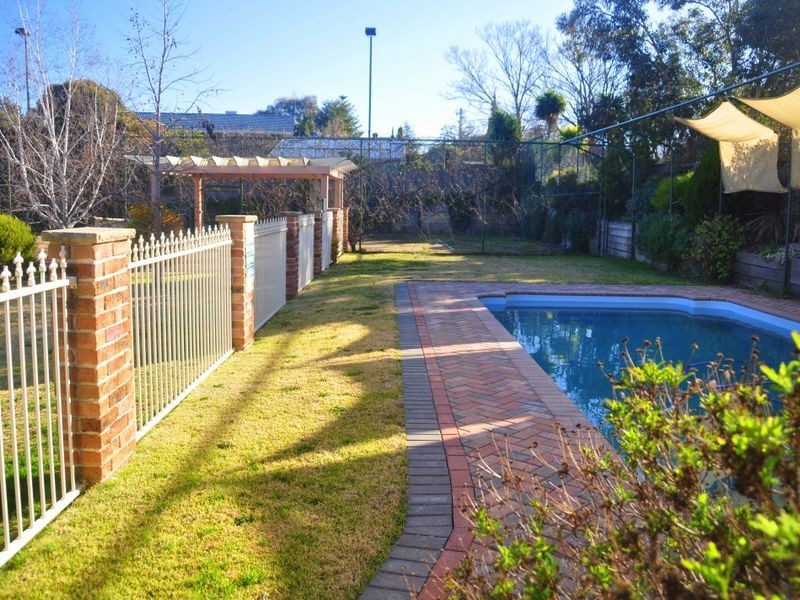 5 Nuthall Cresent, Young NSW 2594