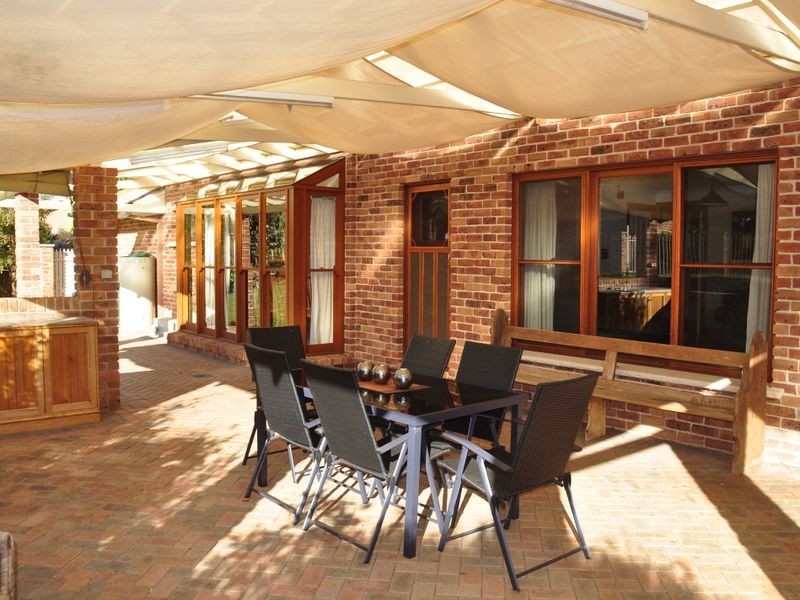 5 Nuthall Cresent, Young NSW 2594