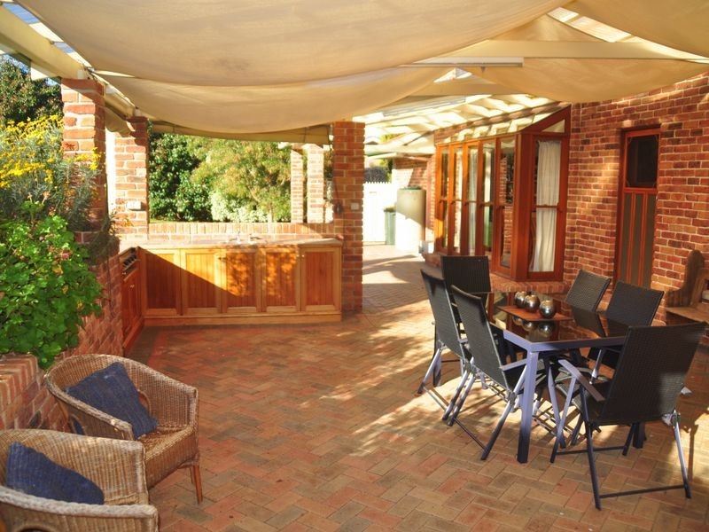 5 Nuthall Cresent, Young NSW 2594