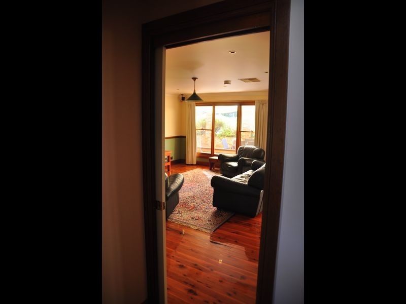 5 Nuthall Cresent, Young NSW 2594