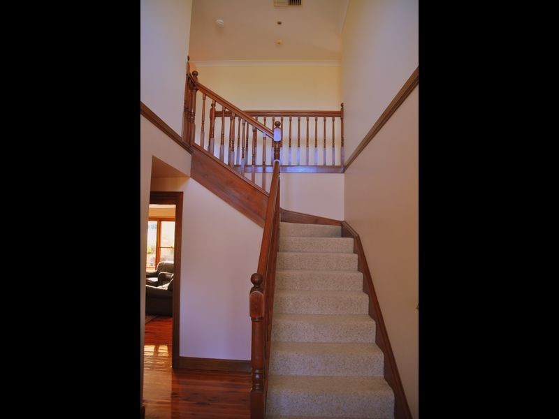 5 Nuthall Cresent, Young NSW 2594