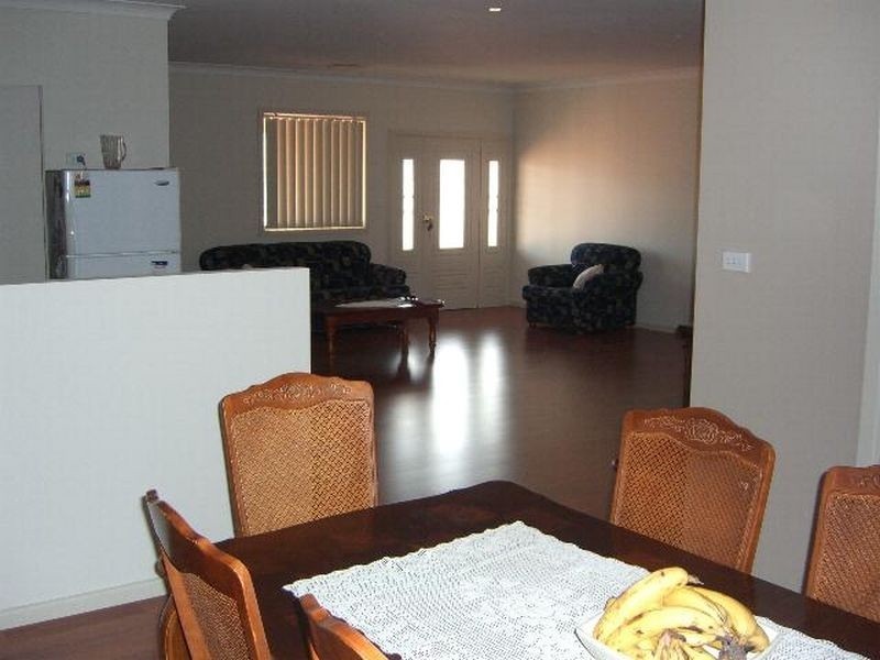26 Cherry Vale Place, Young NSW 2594