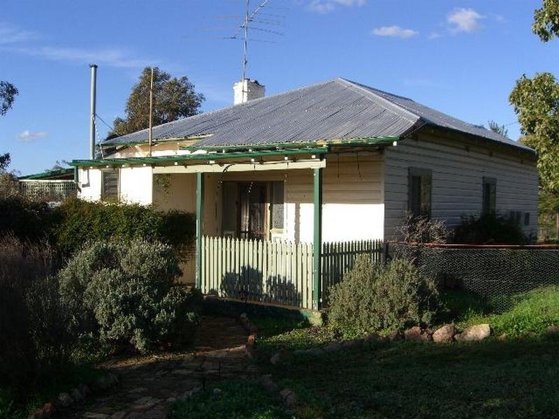 6 Braemar Lane, Young NSW 2594