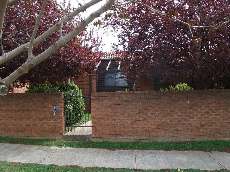 2/61 Wombat Street, Young NSW 2594