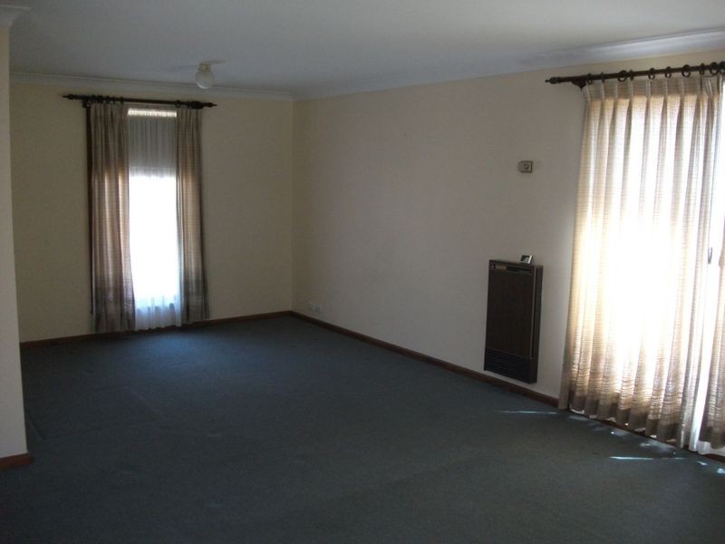 2/61 Wombat Street, Young NSW 2594