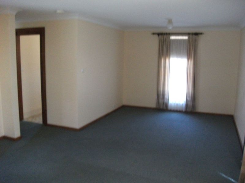 2/61 Wombat Street, Young NSW 2594