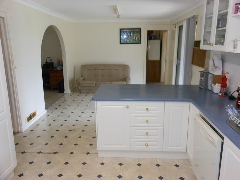 6 Nuthall Crescent, Young NSW 2594