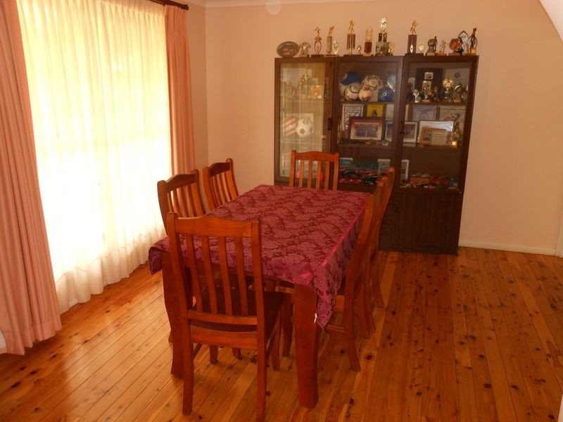 6 Nuthall Crescent, Young NSW 2594