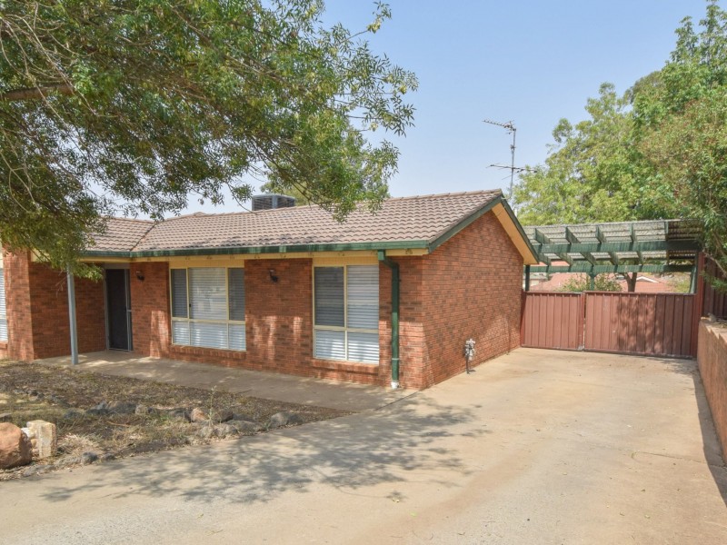 108 Blackett Avenue, Young NSW 2594