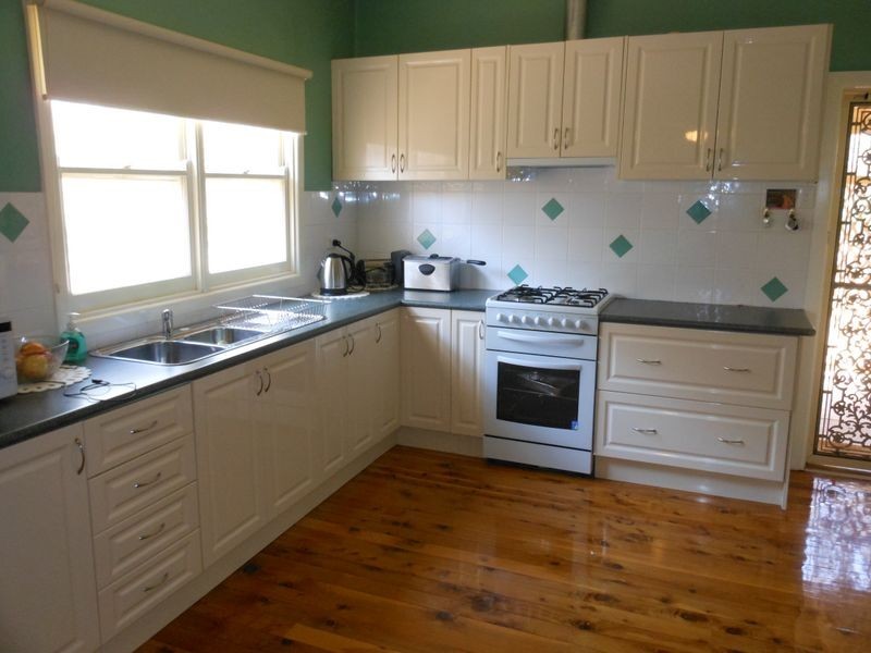 99 Stanley Park Rd, Young NSW 2594
