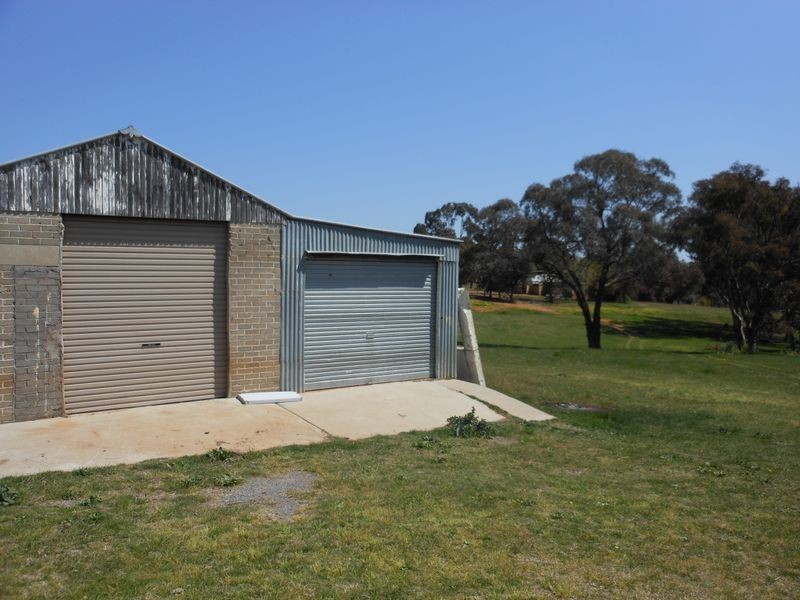 99 Stanley Park Rd, Young NSW 2594
