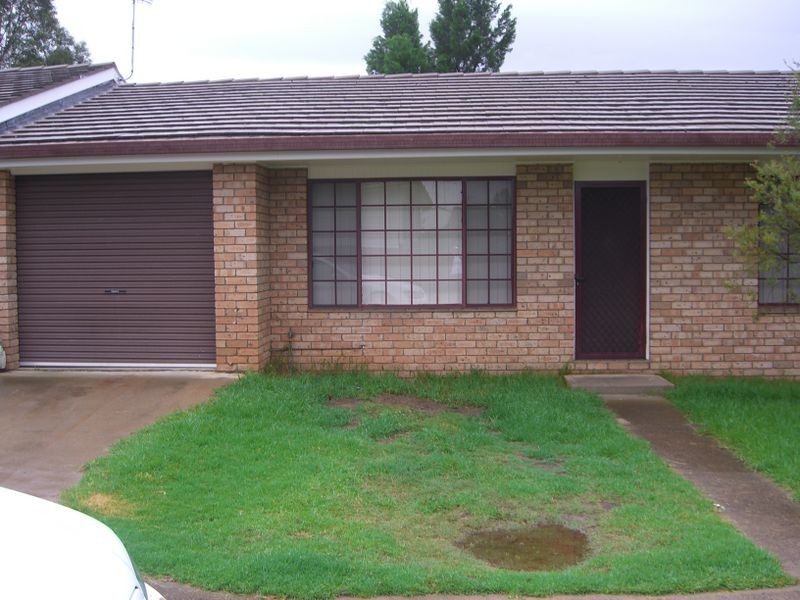 2 / 17 Miro Street, Young NSW 2594