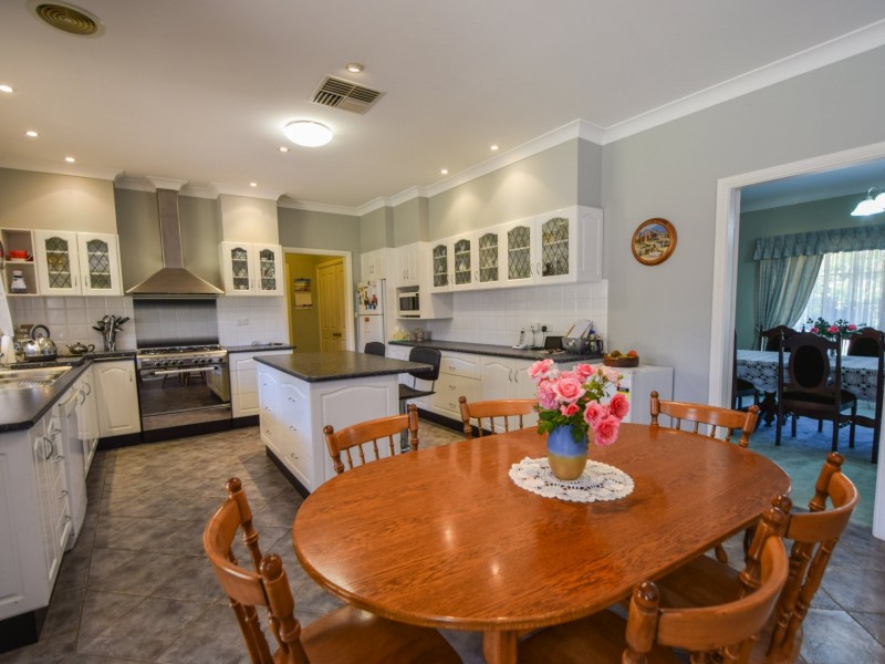 5 Toompang Street, Young NSW 2594