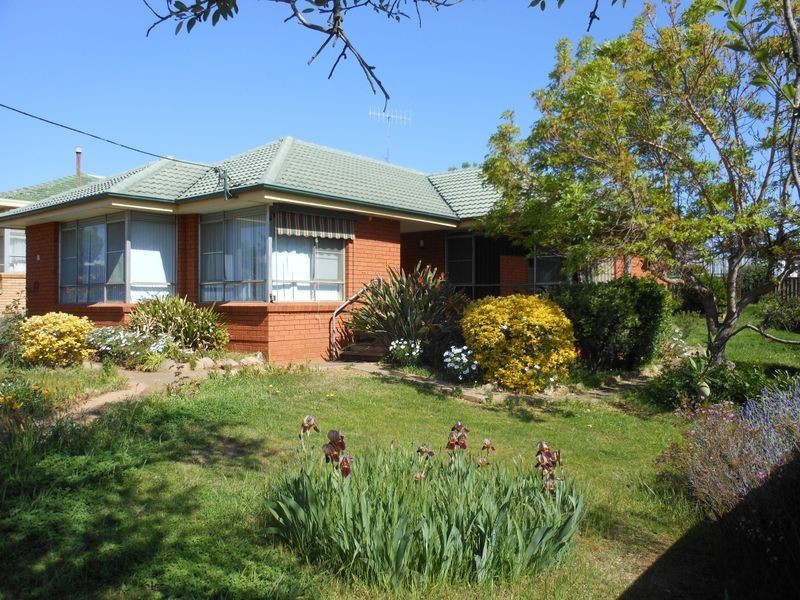 8 William Street, Young NSW 2594