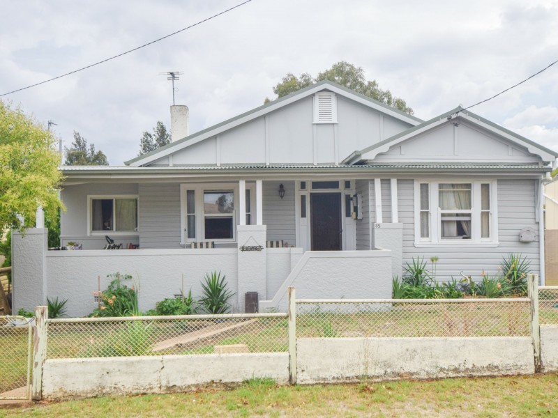 85 Nasmyth Street, Young NSW 2594