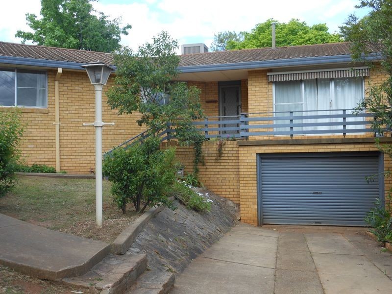 21 Fontenoy Street, Young NSW 2594