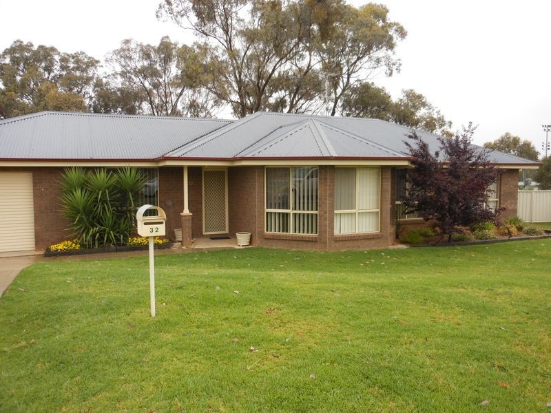 32 Jordan Place, Young NSW 2594