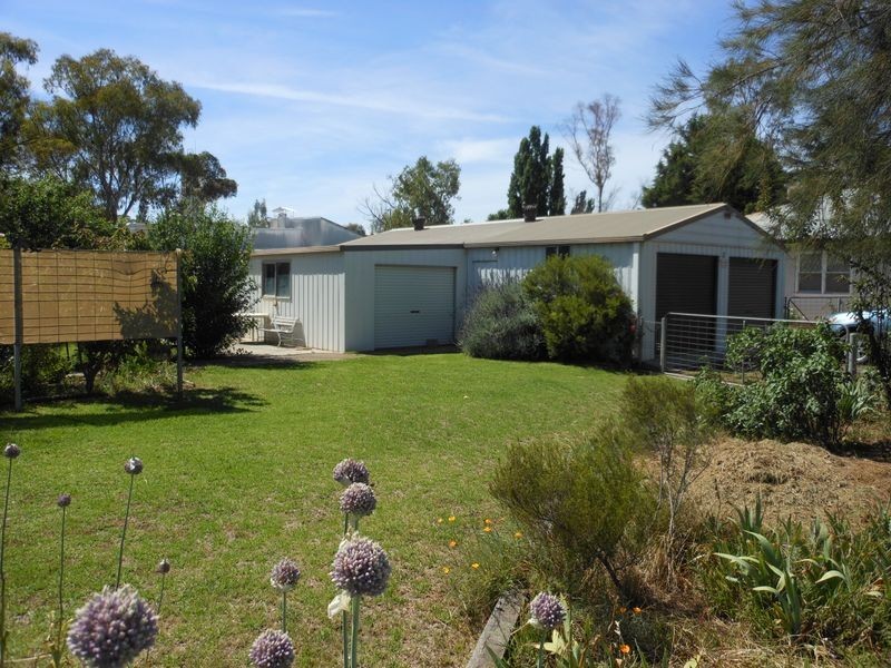 2 Calabash St, Young NSW 2594