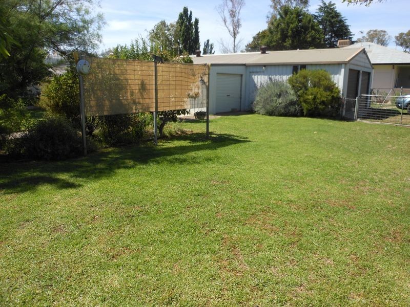 2 Calabash St, Young NSW 2594