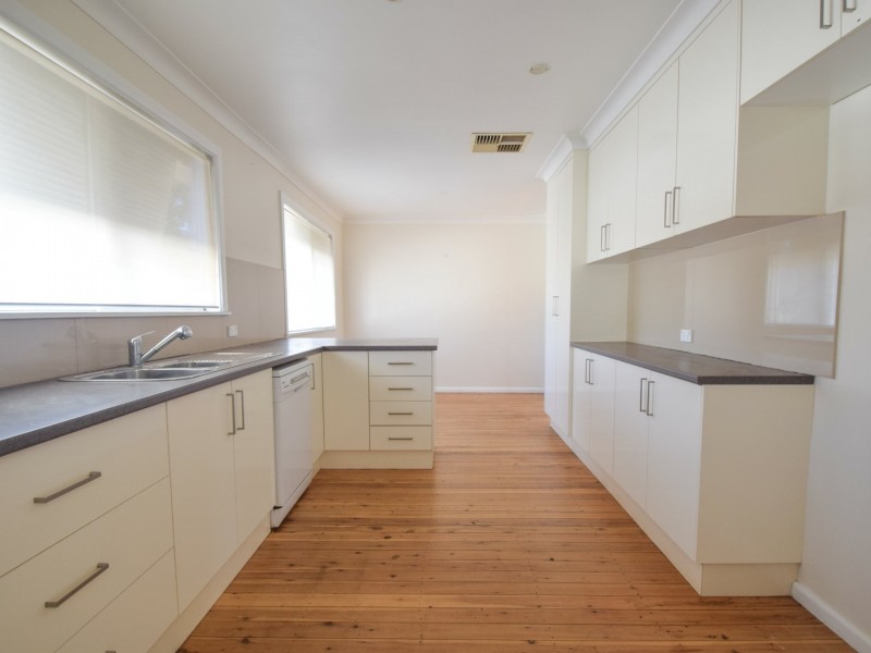 25 White Street, Young NSW 2594