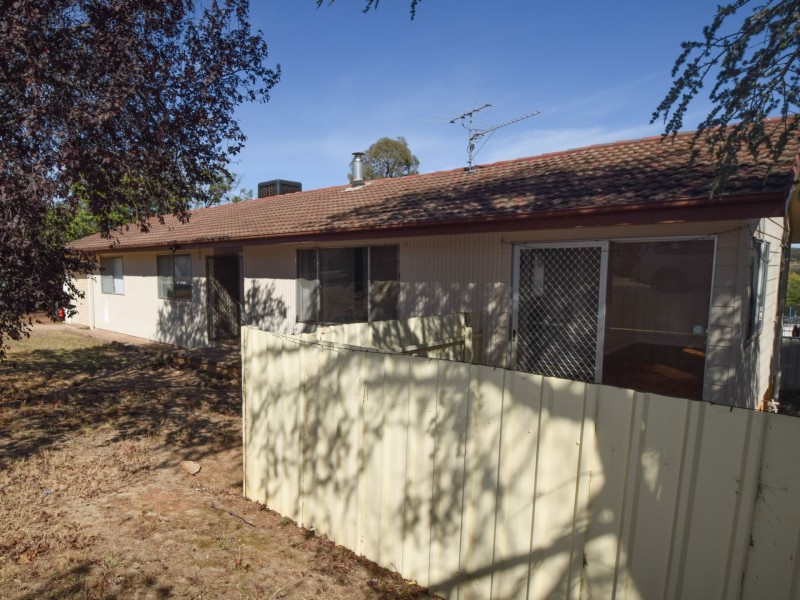 25 White Street, Young NSW 2594