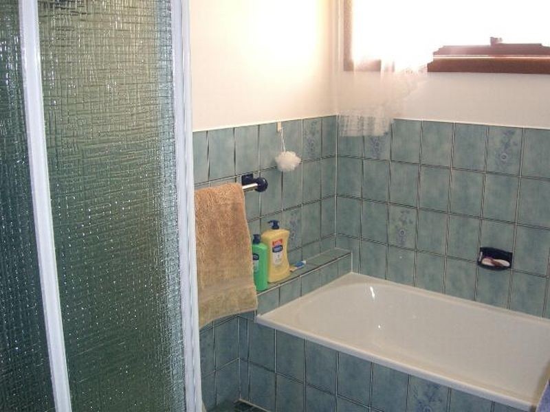 17 Hardy Avenue, Young NSW 2594