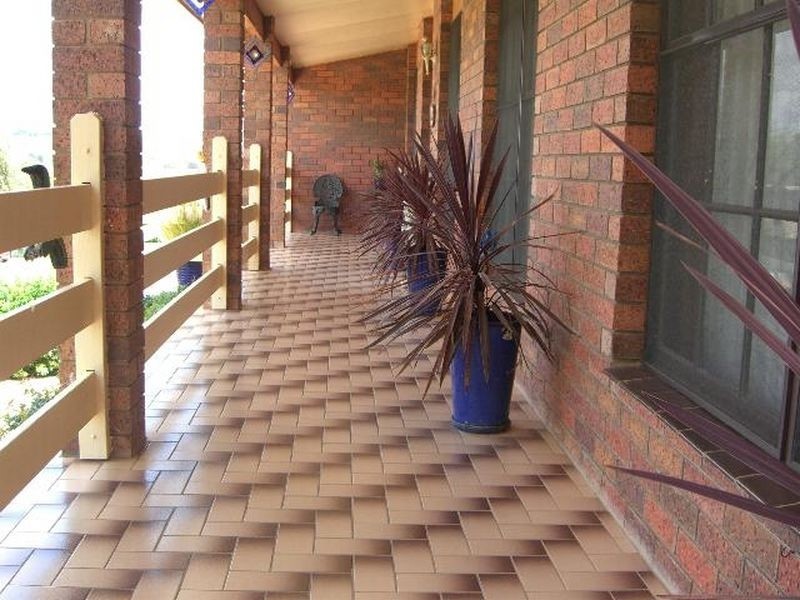 17 Hardy Avenue, Young NSW 2594