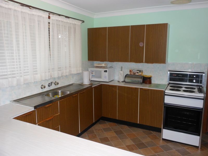 72 Fontenoy Streey, Young NSW 2594