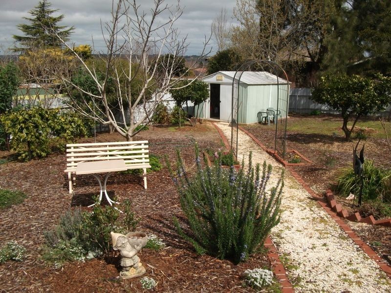 72 Fontenoy Streey, Young NSW 2594