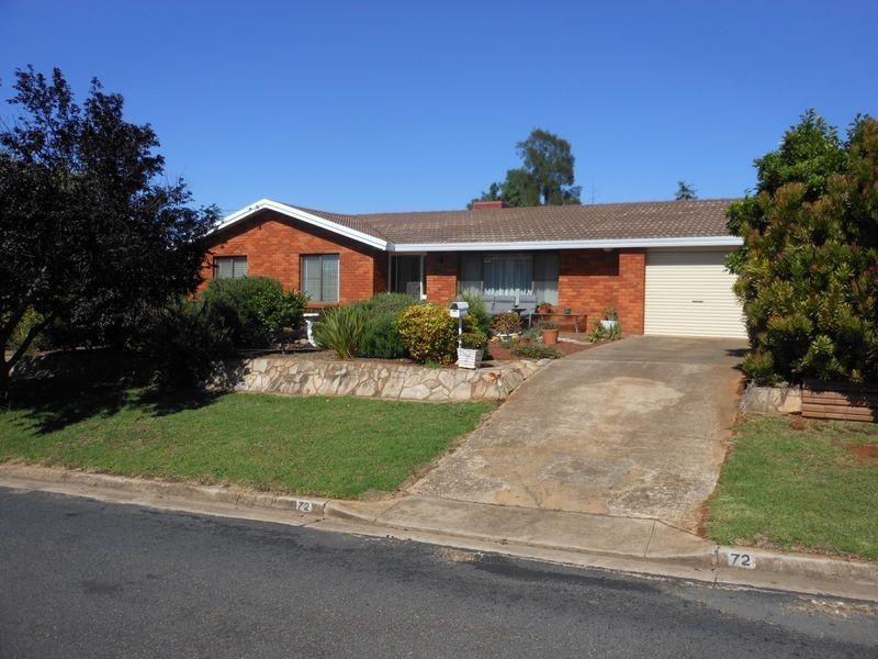 72 Fontenoy Streey, Young NSW 2594