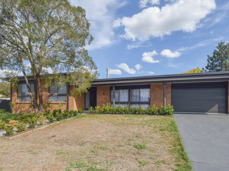 18 Cowper Street, Young NSW 2594
