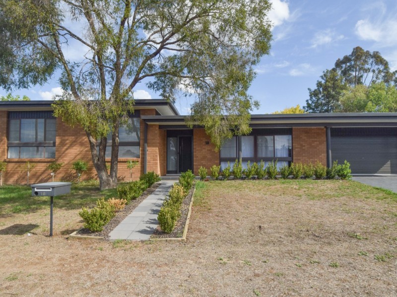 18 Cowper Street, Young NSW 2594