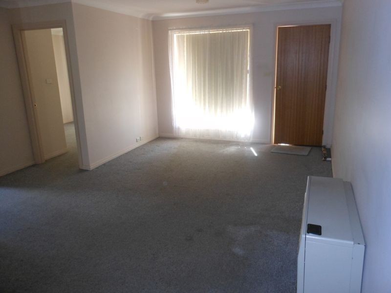 4 Sam Place, Young NSW 2594