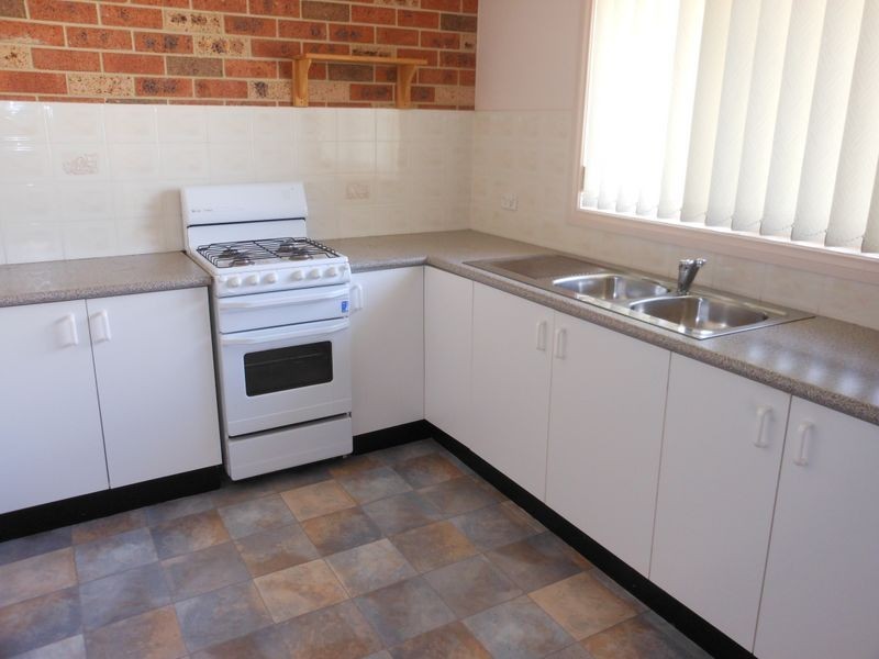 4 Sam Place, Young NSW 2594