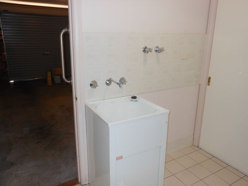 4 Sam Place, Young NSW 2594