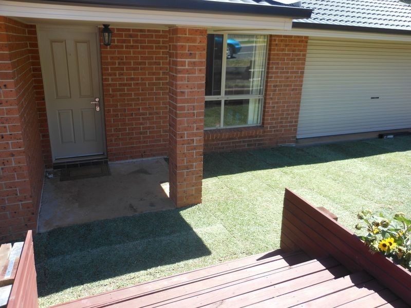 24 Henry Place, Young NSW 2594